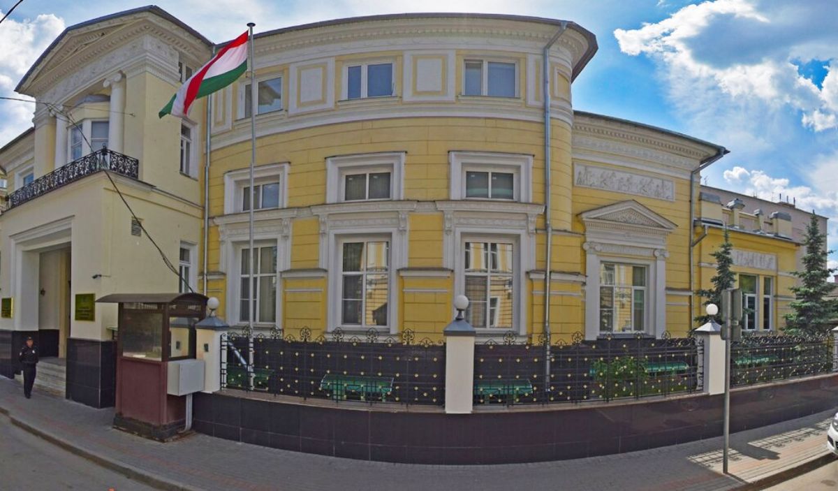 Посольство украины в душанбе. Посольство Таджикистана в Москве. Консул Таджикистана в Москве. Гранатный переулок 13 посольство Таджикистана. Посольство РФ В Таджикистане.