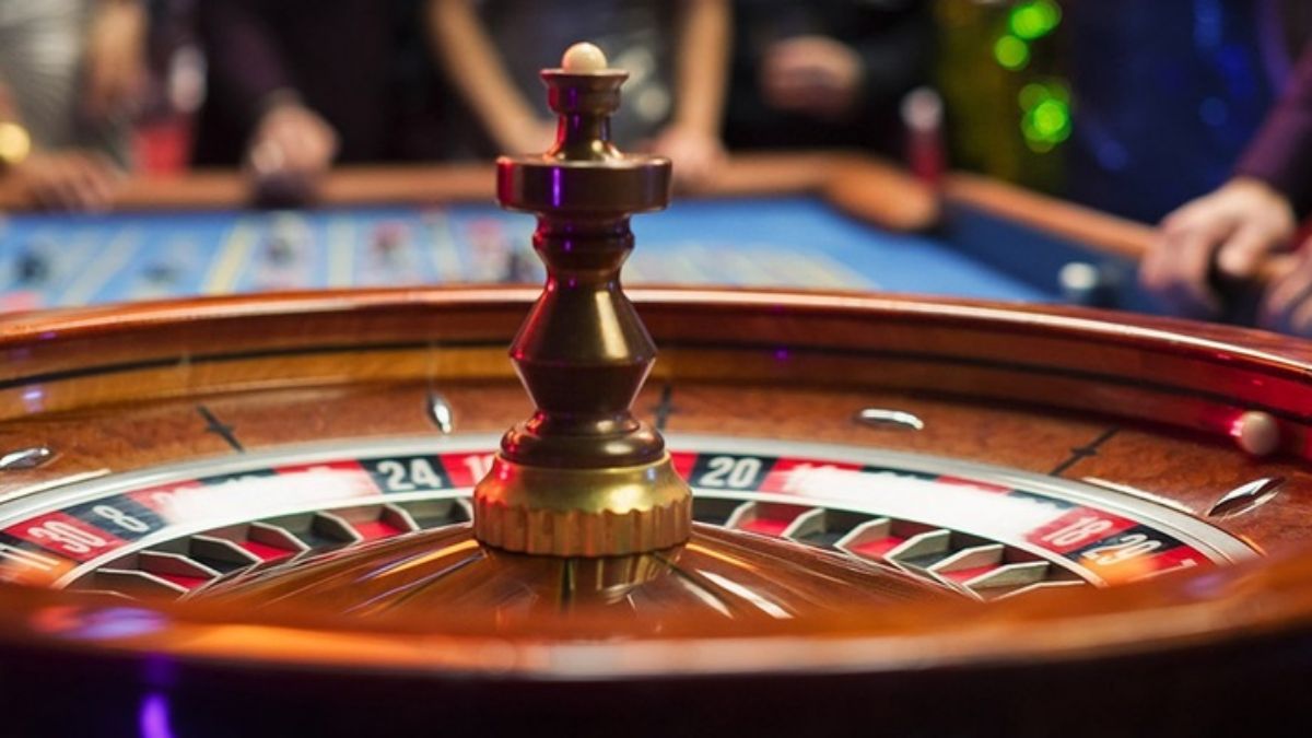 10.0 s a spinning roulette wheel at a casino